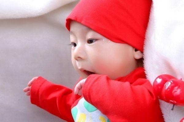 高龄|晚年丧女,6旬老人不听劝告生双胞胎女儿,11年过去,现怎样了