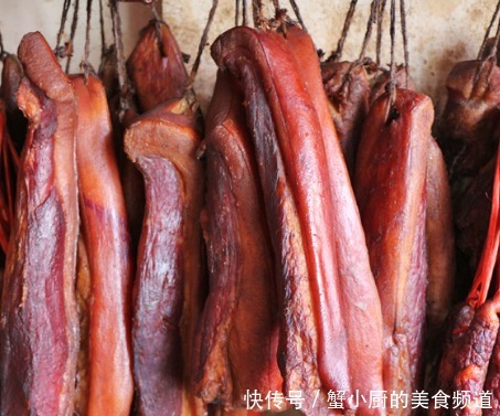 不腻|做腊肉时,别只会放盐,记得加入4种料,腊肉鲜香入味,久吃不腻