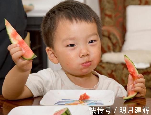 食物|九岁孩子因脾虚停止长个，提醒家长：这类食物尽量要少吃！