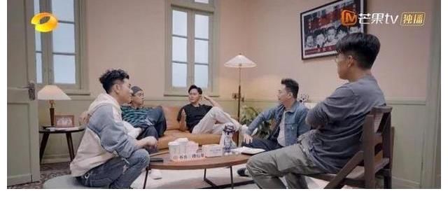 陈小春“社恐”，张智霖情商高，《大湾仔的夜》挖掘哥哥的另一面