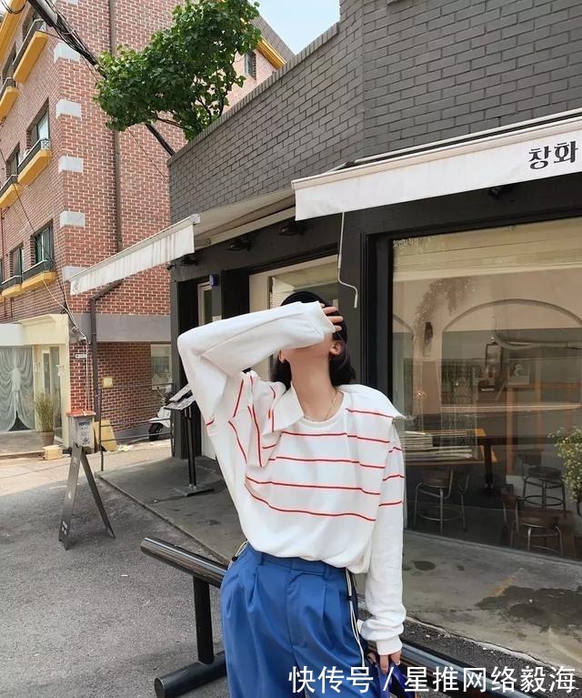 秋天|早秋的衣服不用买太多，有这几件“经典款”就够了，时髦又百搭