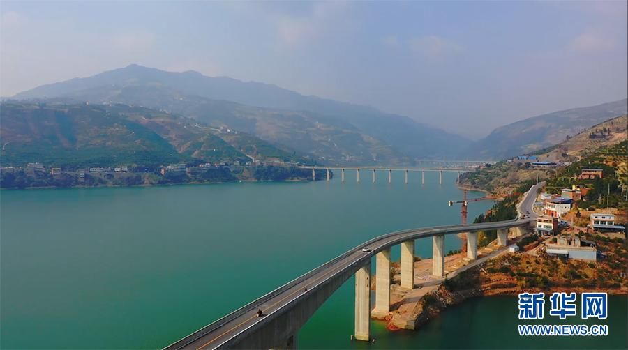 航拍|沿着高速看中国丨走沪蓉高速 瞰三峡里的“中华诗城”