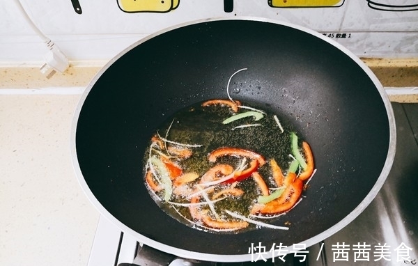 维生素不管蒸什么鱼，最“忌讳”直接上锅，腌制这一环节不要忘！