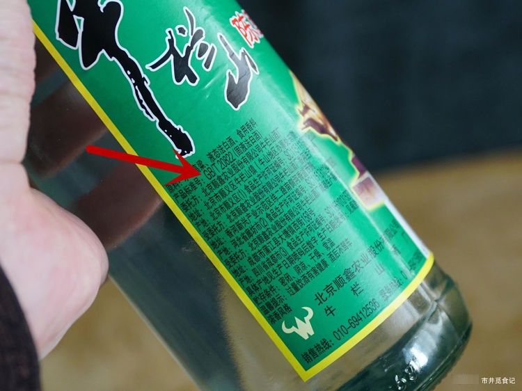 酿造的酒|买白酒时，不管啥品牌，只要酒瓶上有“这行字”，全是酒精勾兑酒