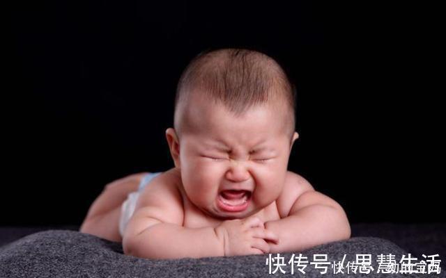 小杨|宝宝出生就对妈妈笑,医生却反手一巴掌,宝妈得知原因后连连道谢