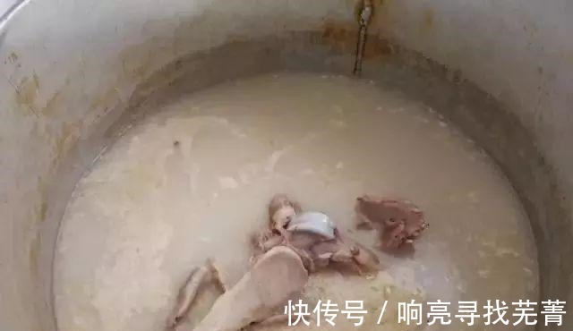 骨头汤|面馆老师傅熬“骨头汤”的3个诀窍，不懂你的高汤白炖了！