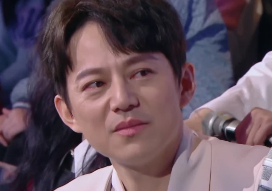 《你好星期六》宁用虚拟人物也不用谢娜,何炅这一哭是为谁?