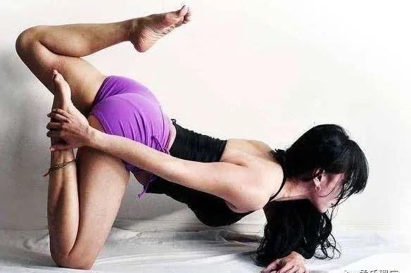 腿部肌肉|六种瑜伽动作就可以减掉腹部的赘肉,瘦腰靓丽不是梦