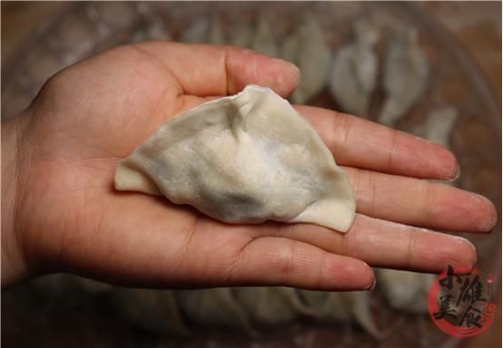 让你见识一下，这才是正宗的“包饺子”手法，真的是太牛了