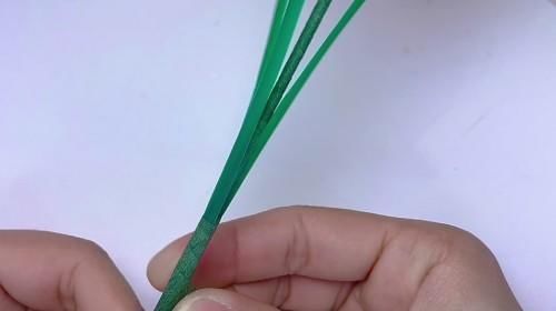 金黄色|紫色丝带芦苇花火了，试着给金黄色的丝带抽个丝，成品也很赞