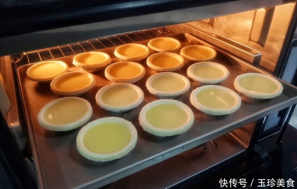 2个鸡蛋加点牛奶,教你自制懒人蛋挞,外酥内嫩,味道秒杀kfc