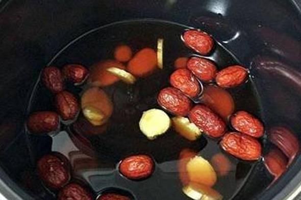 分泌|女性大姨妈到访，身体若物3个现象，值得恭喜，卵巢保养的还不错