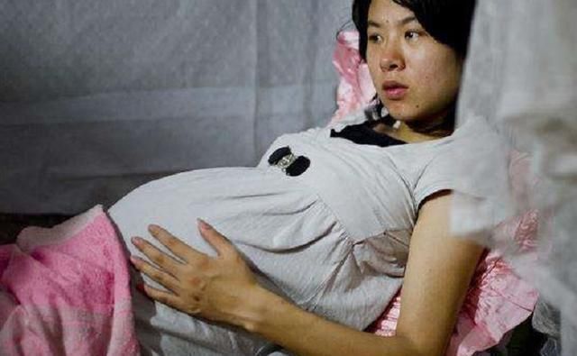 90后孕妈怀上5胞胎,孩子出生后宝爸傻眼,直呼上辈子欠债太多