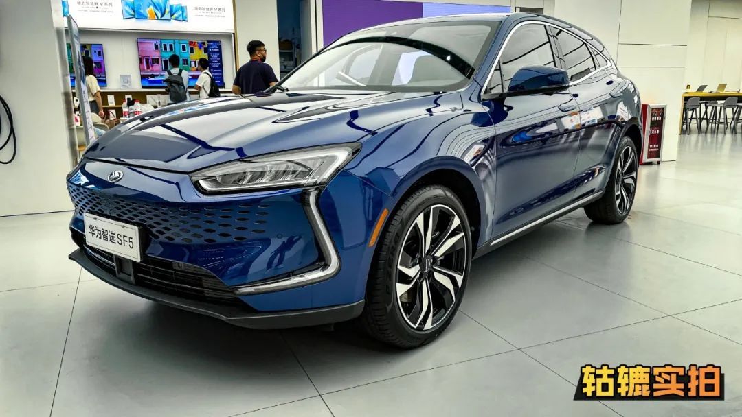 赛力斯|轱辘实拍赛力斯SF5，顶着华为头衔容易吸引更多人买车？