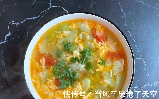 精灵|跟同事的午餐：3菜1汤配红枣饭，网友：眼馋，能再多添一双筷子吗