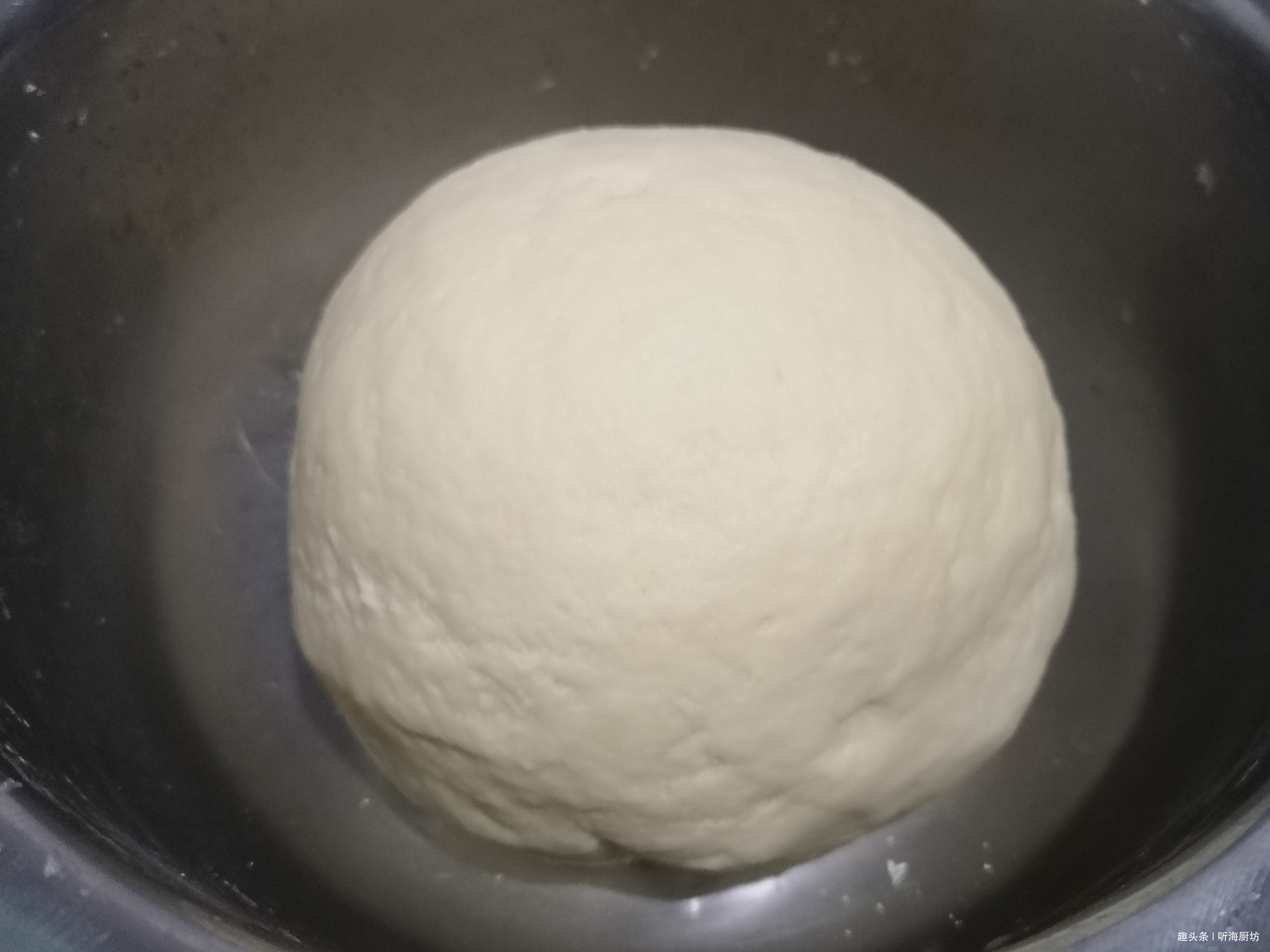 面包别买了，不用水不用烤箱，随手卷一卷，松软味美，特简单