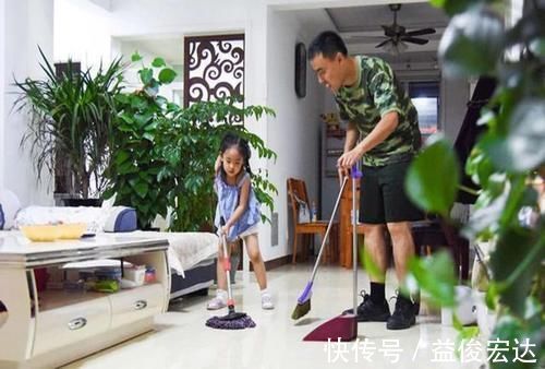 小张|“妈妈,给我五块钱好吗”妈妈们的不同做法,决定孩子财商的不同