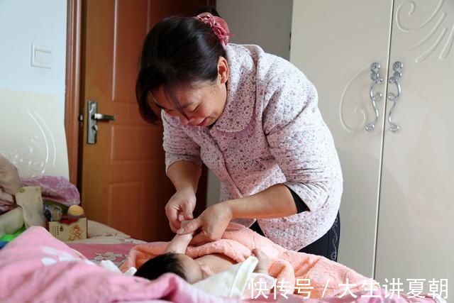 月嫂|坐月子,有必要花一万块钱请个月嫂吗?过来人:还真别只心疼钱