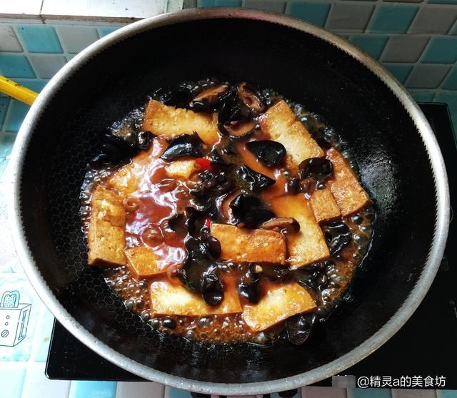 冬季，除鱼肉外还要常吃“它”，配2样食材一焖，比肉更香更营养