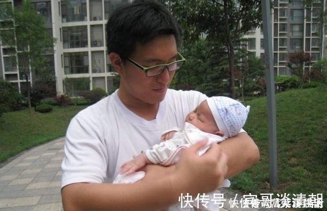 笑笑|一岁宝宝有这3种行为,是“变聪明”的表现,宝妈别强迫改正