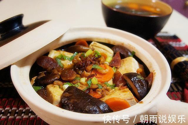 精选美食推荐冬菇虾米豆腐煲,姜辣虎皮爪,丝瓜溜丸子的做法