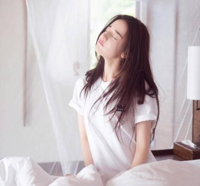 女儿越长越好看，全家人也越来越心烦：总有男孩围着她打转