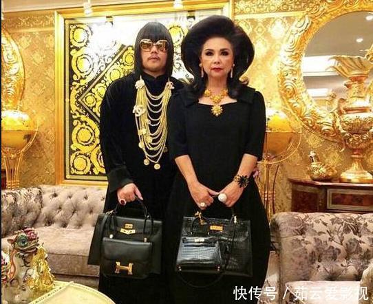 泰国母子炫富,珠宝论斤戴,包包堆成山,品味奇特