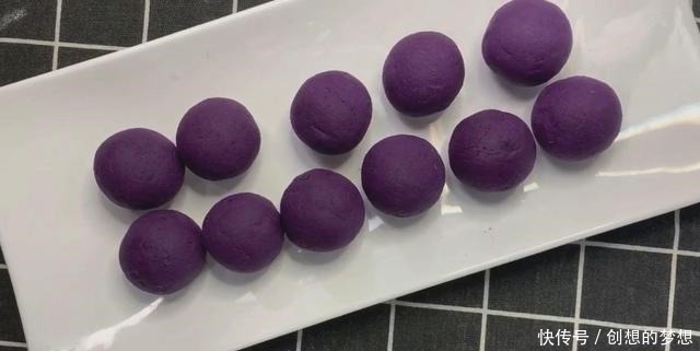 自从学会紫薯这样吃,儿子吃一次馋一次,又香又解馋,做法超简单