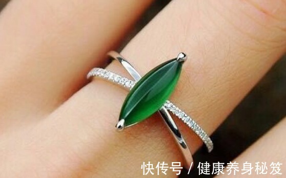 制品$再选择钻石黄金镶嵌的翡翠就俗气了，这一款料子，难道不大气吗！