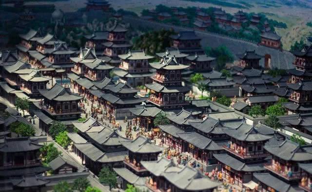 异类@红楼梦里的一个异类，出身名门却毫无教养，没有朋友，孤家寡人