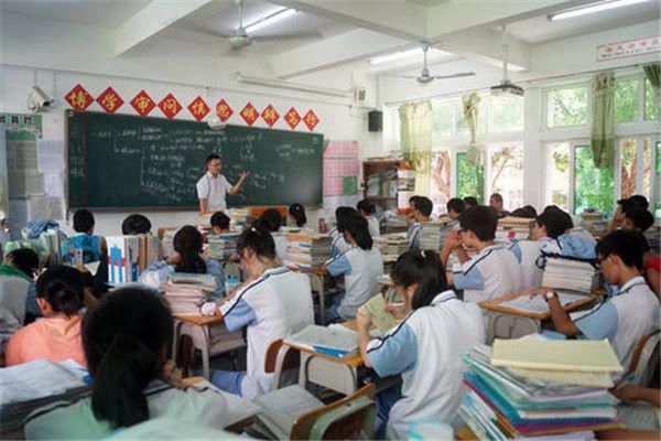 提高效率|高考复习，高三学生要想提升学习成绩，首先需要考虑如何提高效率