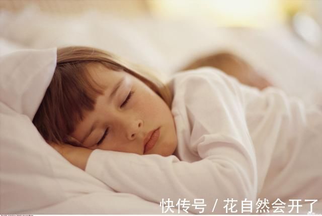 入睡|宝宝在这2个“黄金时间”睡觉,大脑不仅发育好,而且更容易长高