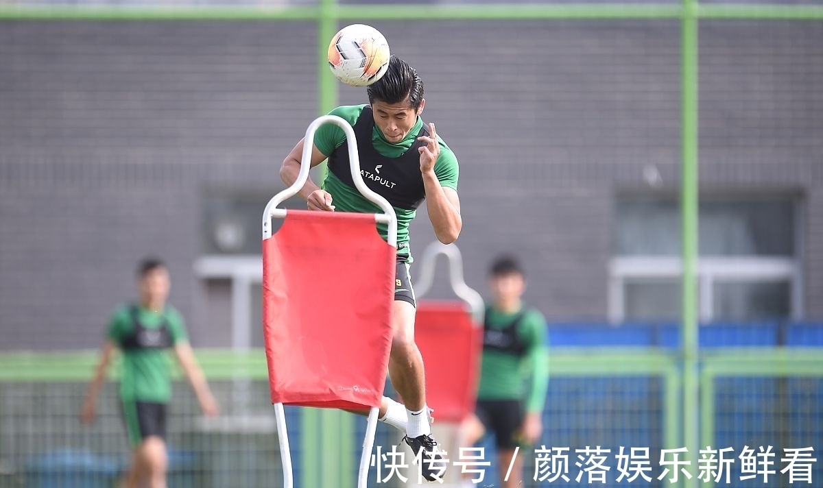 吳曦|化繁為簡(jiǎn)！李霄鵬重用郭田雨、張玉寧，恢復(fù)國(guó)足傳統(tǒng)打法！