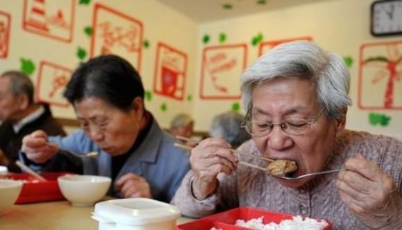 无论男女,50岁后,若能学会4种“偷懒”,你可以比别人更长寿