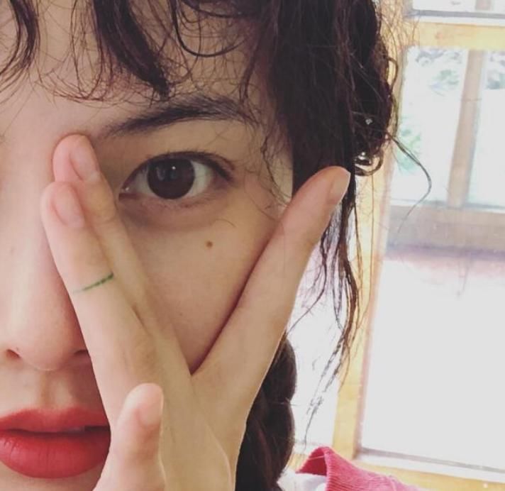 天生|眼睛有这3个标志的女生,天生自带“眼妆效果”,不怕找不到男友