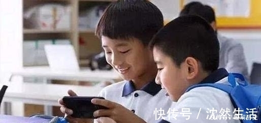 忠告|啥时候能给孩子买手机?初中生妈妈忠告:不满这年龄千万别买