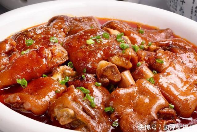 猪蹄好吃但太难炖烂老厨师教你一招,少炖一个小时,分享给家人