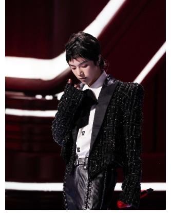 雙十一狂歡夜歌王華晨宇帶著《新世界》來了，用實力詮釋頂級唱功