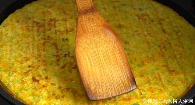 夏天我家常用这种“花”做早餐,手不用沾面,做法简单,营养美味