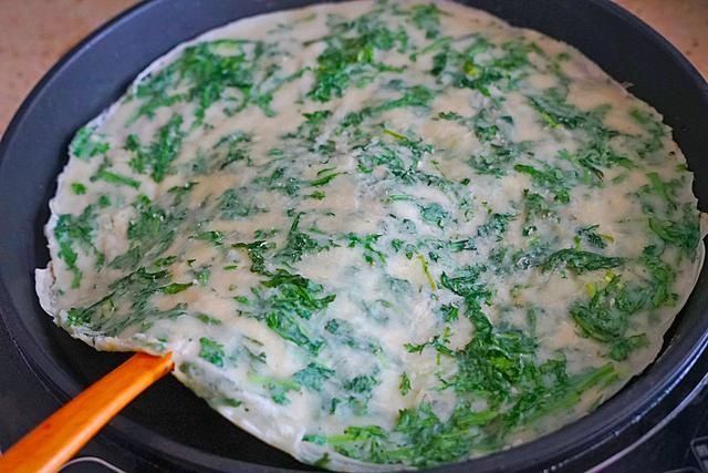 入秋后，多给家人用这菜做早餐饼，味道清香又营养，10分钟全搞定