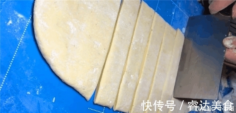 炸出的油条不蓬松 早餐老师傅说漏嘴, 学会做出的油条又香又软