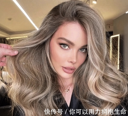 女人|女人40岁后,再懒也别披头散发,试试以下3款发型,时髦又很减龄