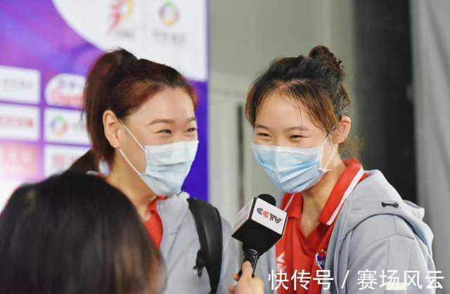 广东女排|栗垚结束联赛去见男朋友!二人穿情侣装秀恩爱,广东女排稳住前8