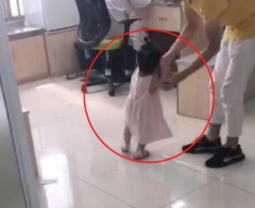 预防针|3岁女娃不好惹,打完针后越想越气,“杀气腾腾”要找医生报仇