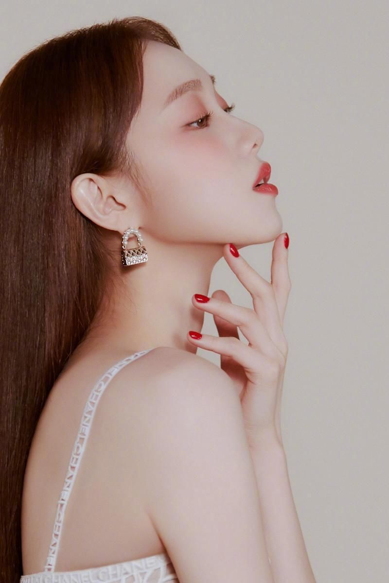 韩版芭莎香奈儿美妆片，浪漫的桃红色系|上游时尚| 香奈儿