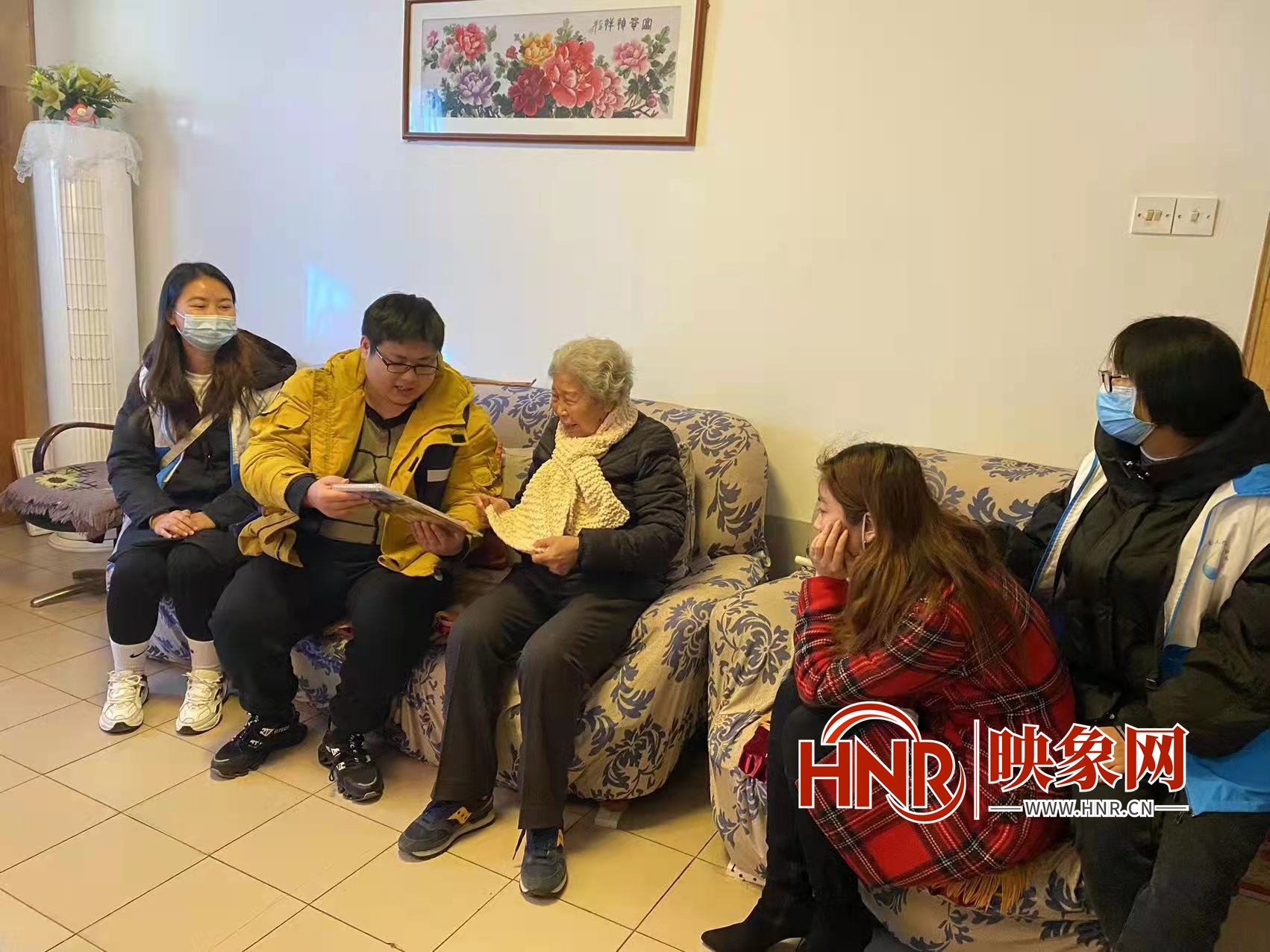 空巢老人|为空巢老人送温暖 郑州社区志愿者开展冬季入户探访服务