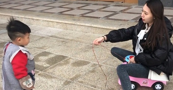 我们这一代|比爸爸带娃更不放心的是小姨,越欺负越亲近,他人模仿不来