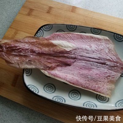 道家常干鱿鱼炒丝瓜|这道家常干鱿鱼炒丝瓜简单快手，超下饭