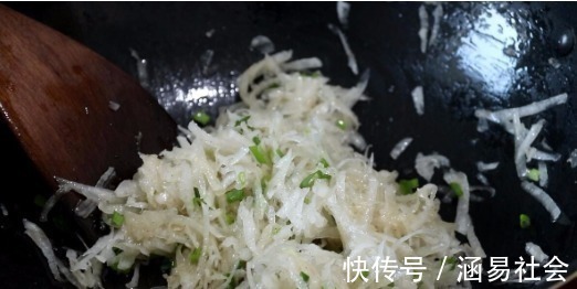 花椒粒|一碗面粉,2个萝卜,教你做好吃的萝卜丝饼,爱吃萝卜的快收藏