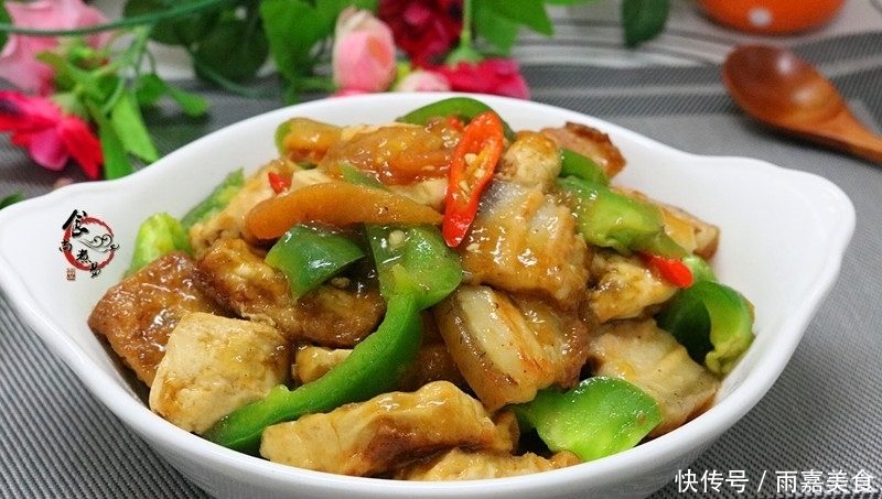 酒店|酒店大厨教我做豆腐，两分钟学会，味道好又实惠，做法接地气